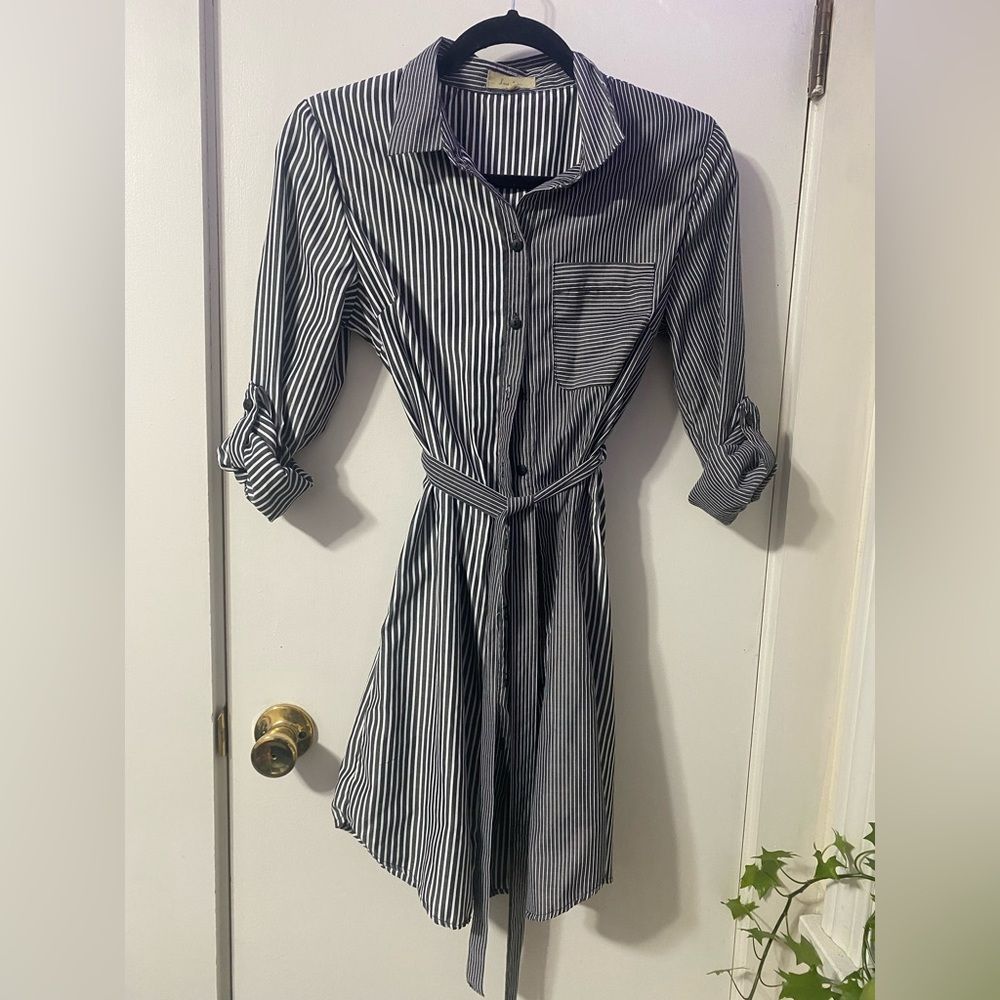 Love Notes Medium Long Wrap green and white top